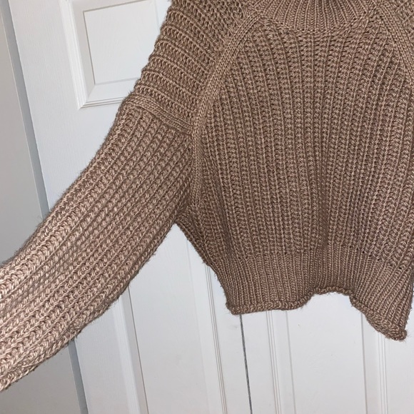 Thick Cropped Sweater - Picture 5 of 6